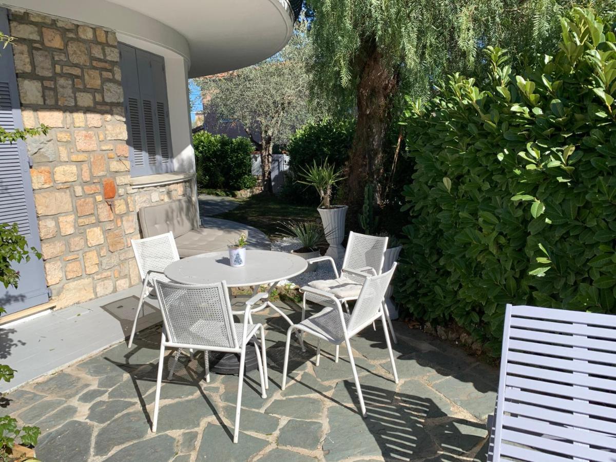 Cap D Antibes, Salis , 2 Bedrooms , Free Parking *