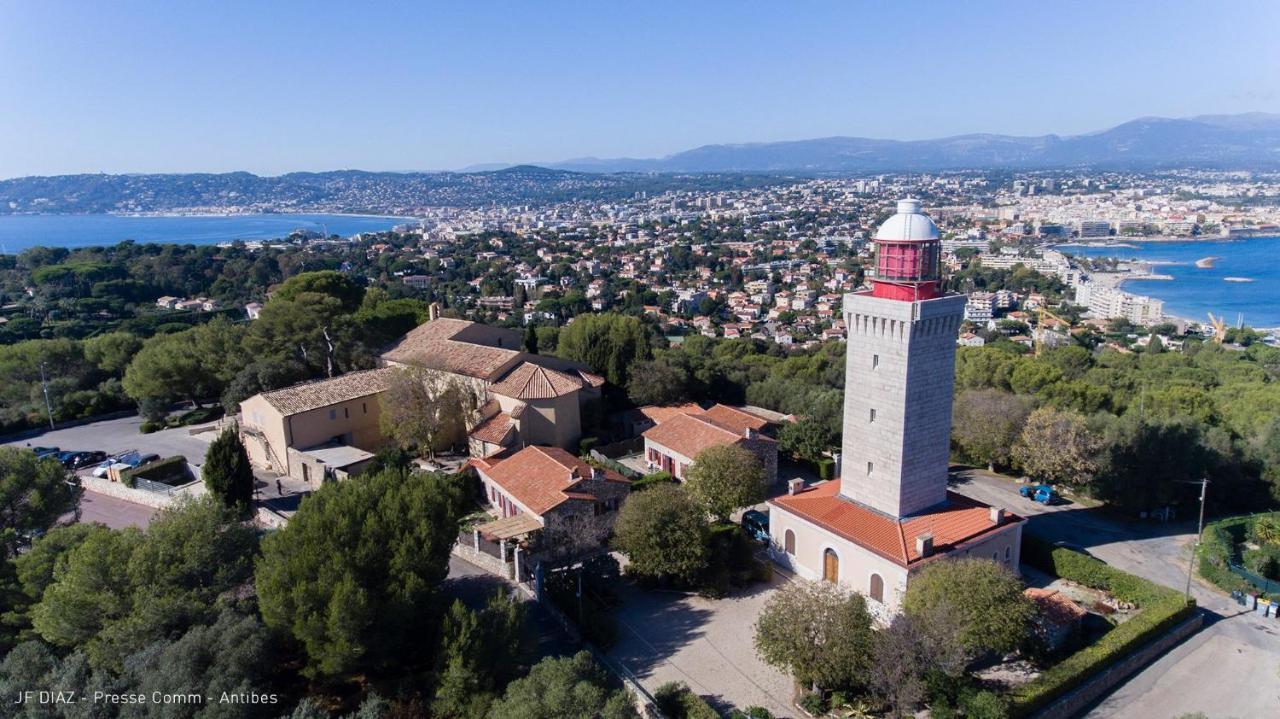 Cap D Antibes, Salis , 2 Bedrooms , Free Parking * Antibes
