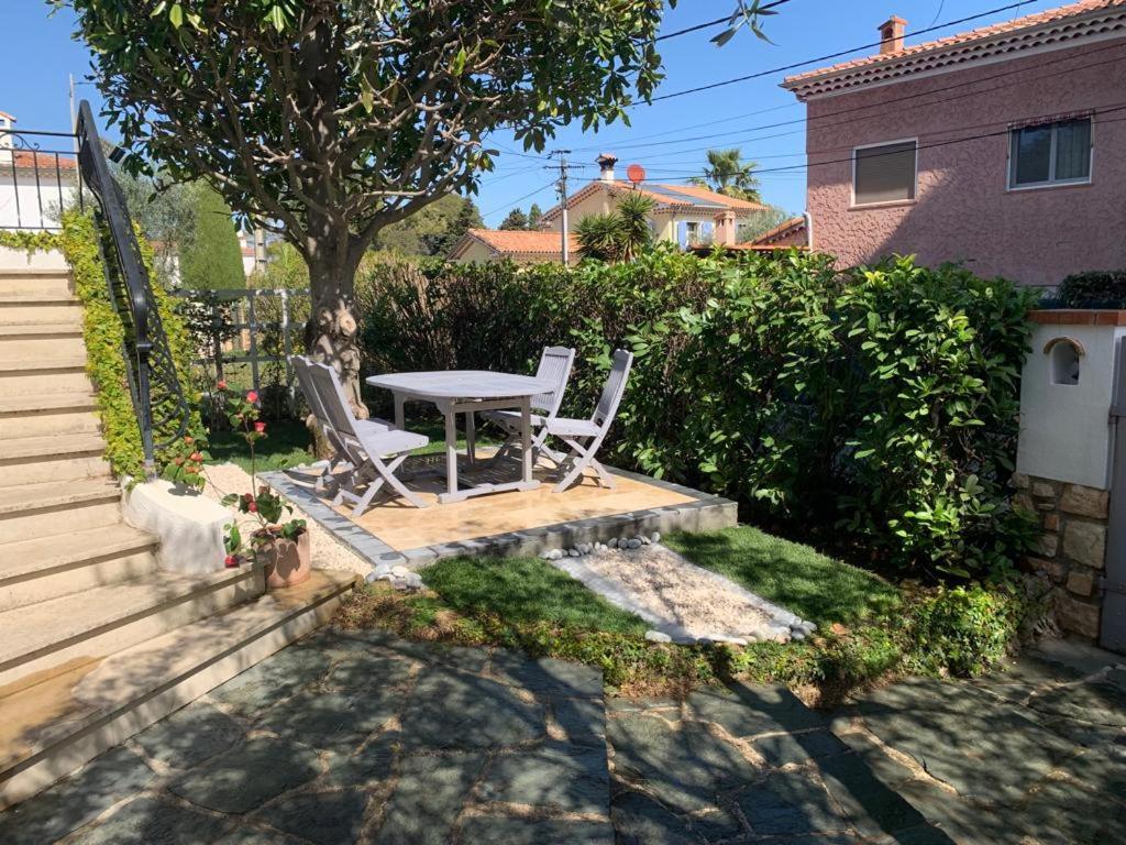 Cap D Antibes, Salis , 2 Bedrooms , Free Parking * Antibes