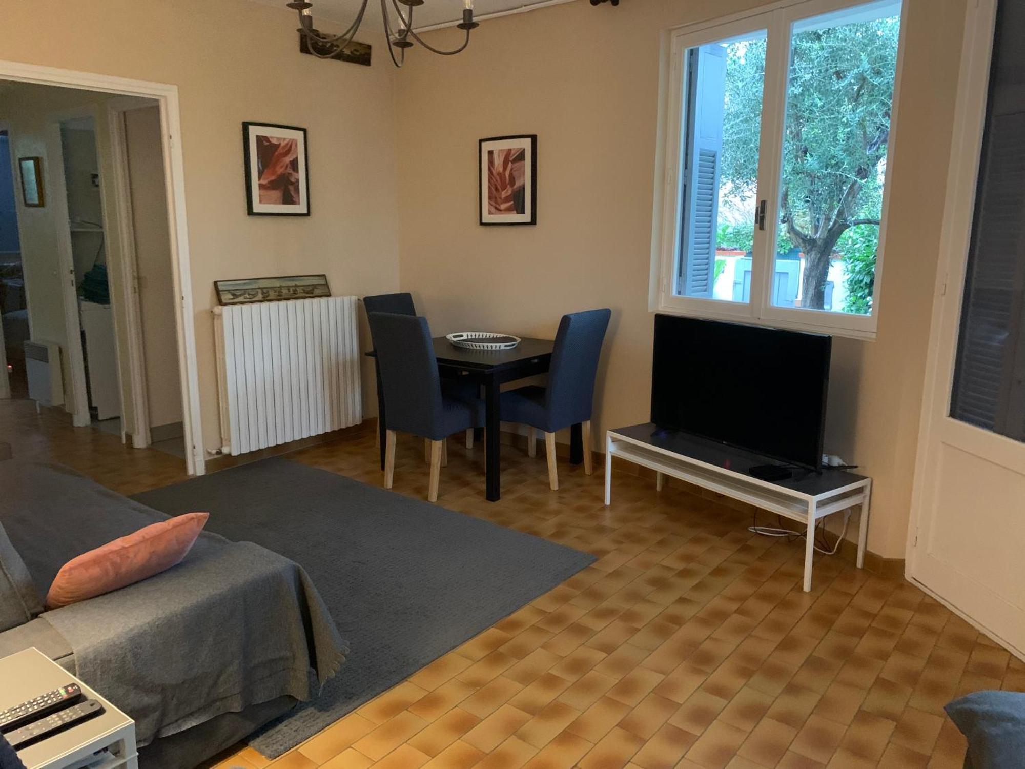 Cap D Antibes, Salis , 2 Bedrooms , Free Parking *